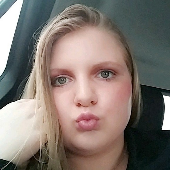 Meet your Posher, Abbygail - Picture 1 of 1